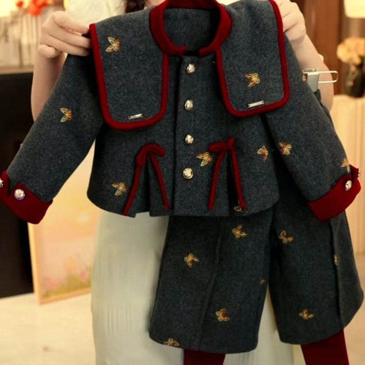 小木屋&111蝴蝶绣花呢子套装