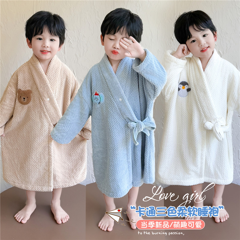 小核桃&L2545卡通三色珊瑚绒睡袍
